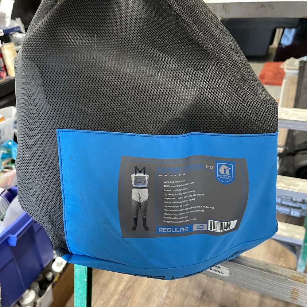 BRAND NEW GATORWADERS! Size M10